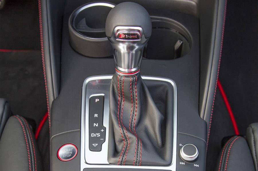 Детали интерьера Audi S3 Cabriolet (8V) 2014 года  (WW) (фото 28 из 34)